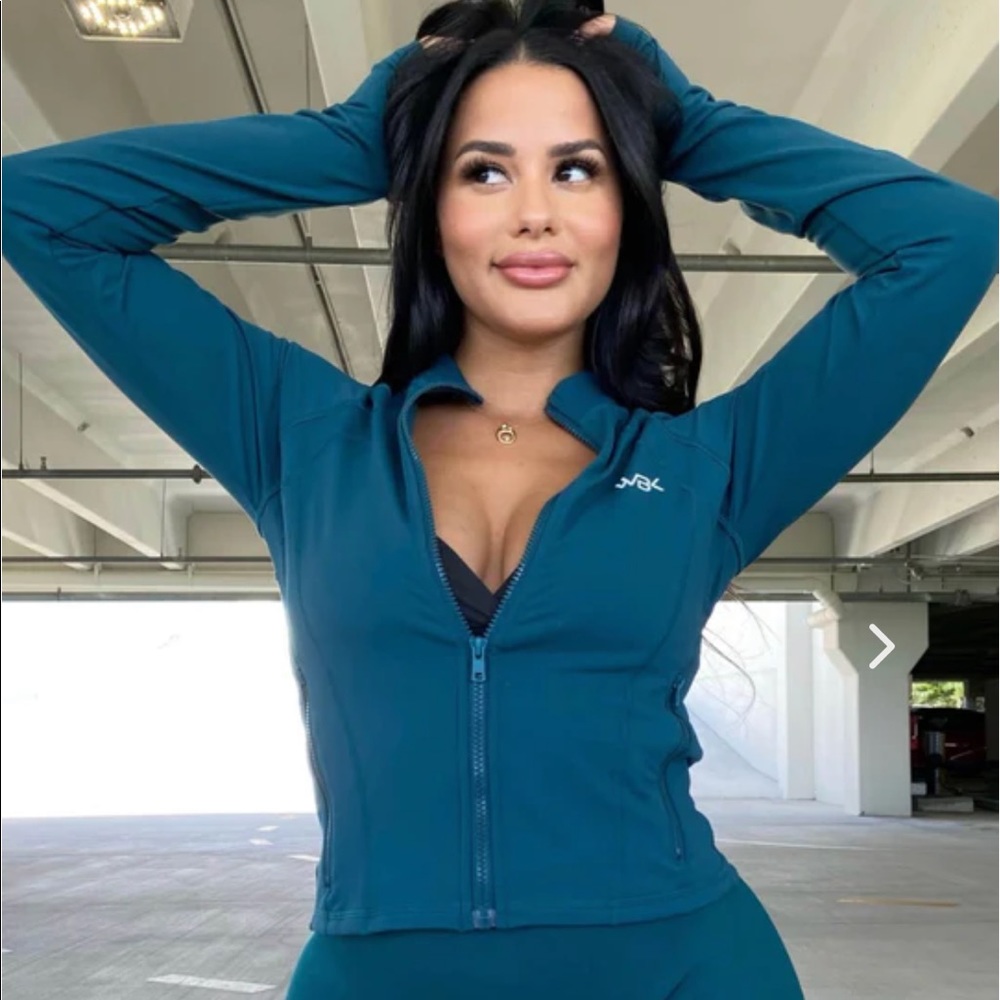 WBK Fit Contour Zip Jacket in Teal
